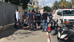 بالصور: اصابة طفيفة لشابين بحادث طرق بين مركبة ودراجة نارية بيافا